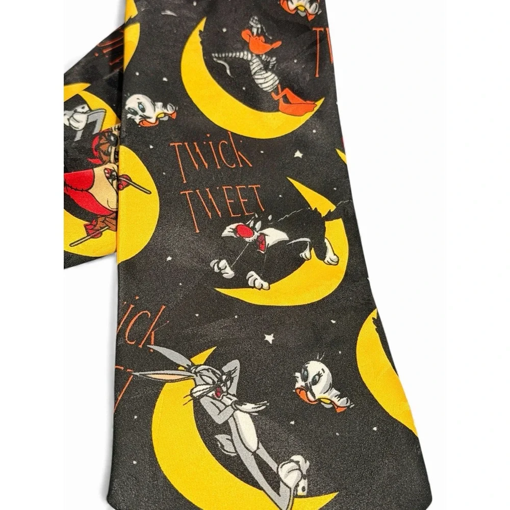 Looney‎ Tunes Halloween Necktie Bugs Bunny Sylvester Daffy Duck Twick or Tweet